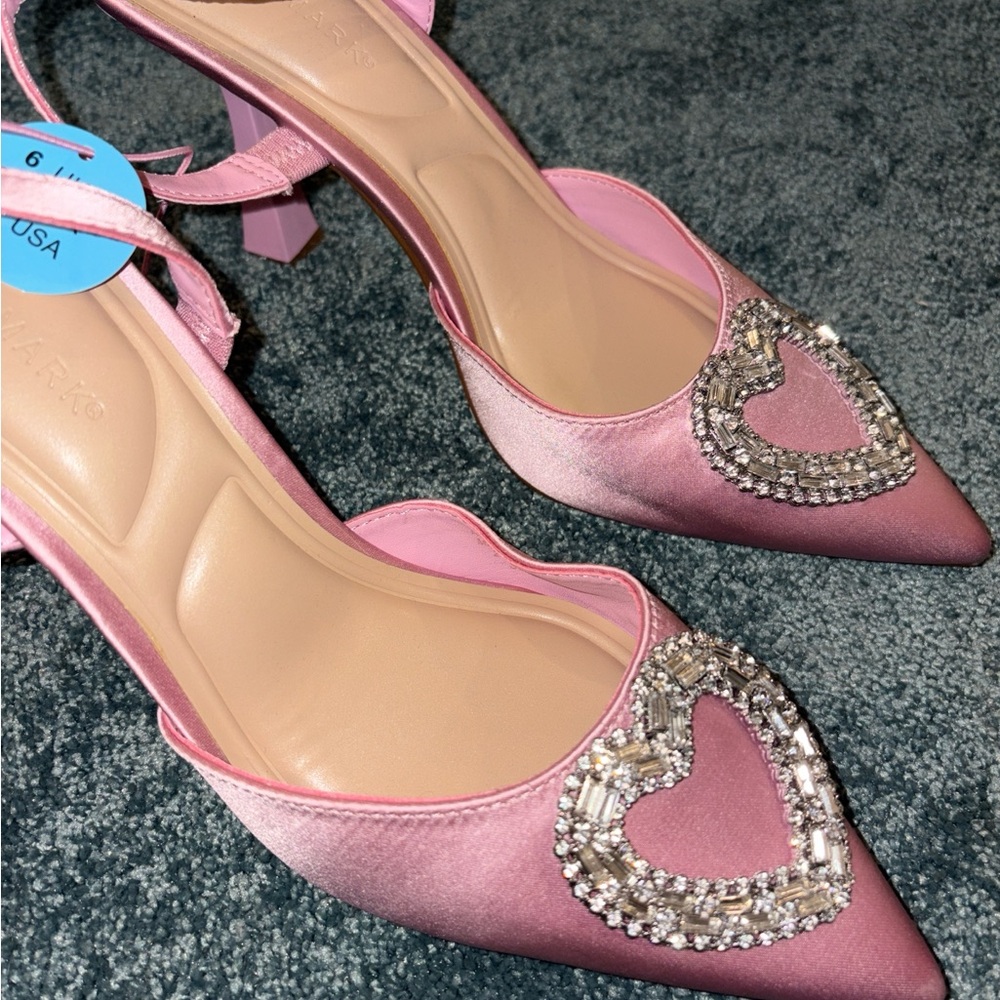 💖 Primark Pink Velvet Heart Heels - Picture 2 of 4
